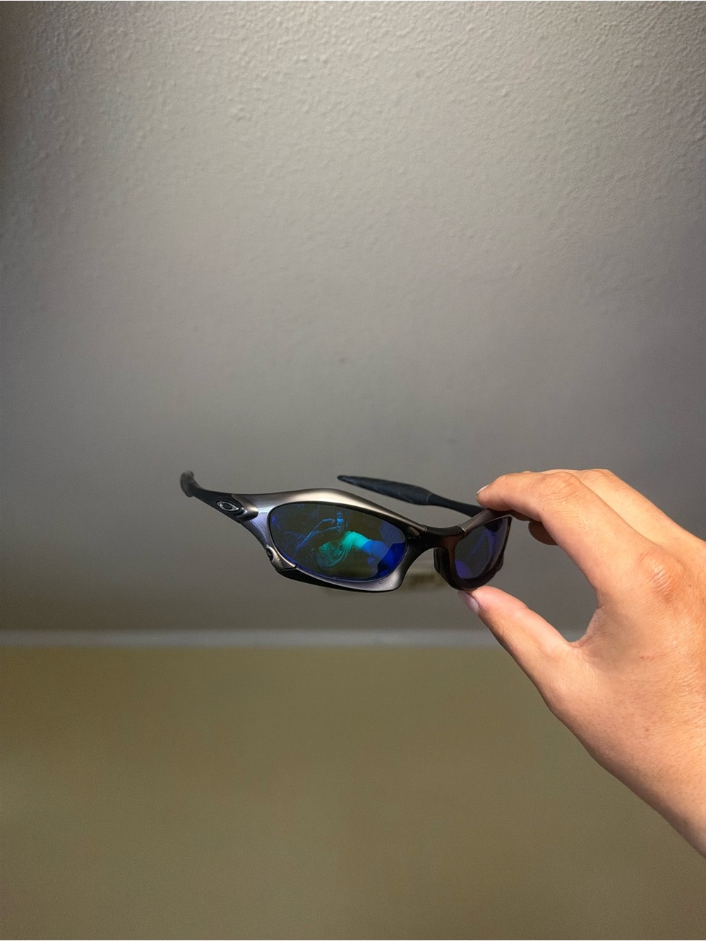 Men's Sport Sunglasses with Black Frame and Blue-Green Mirrored Lenses oaks
